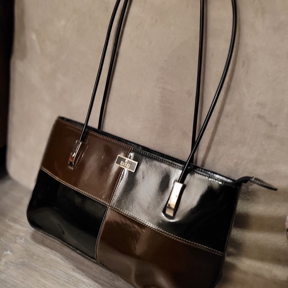 Gorgeous And Well Made Designer Purse Bag Made in Italy G U C C I